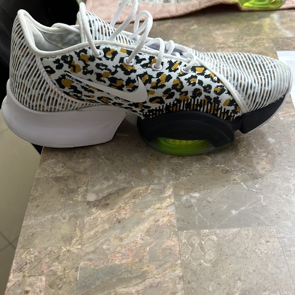 Selling because it’s small for me but it’s like a new used one time - Picture 8 of 8